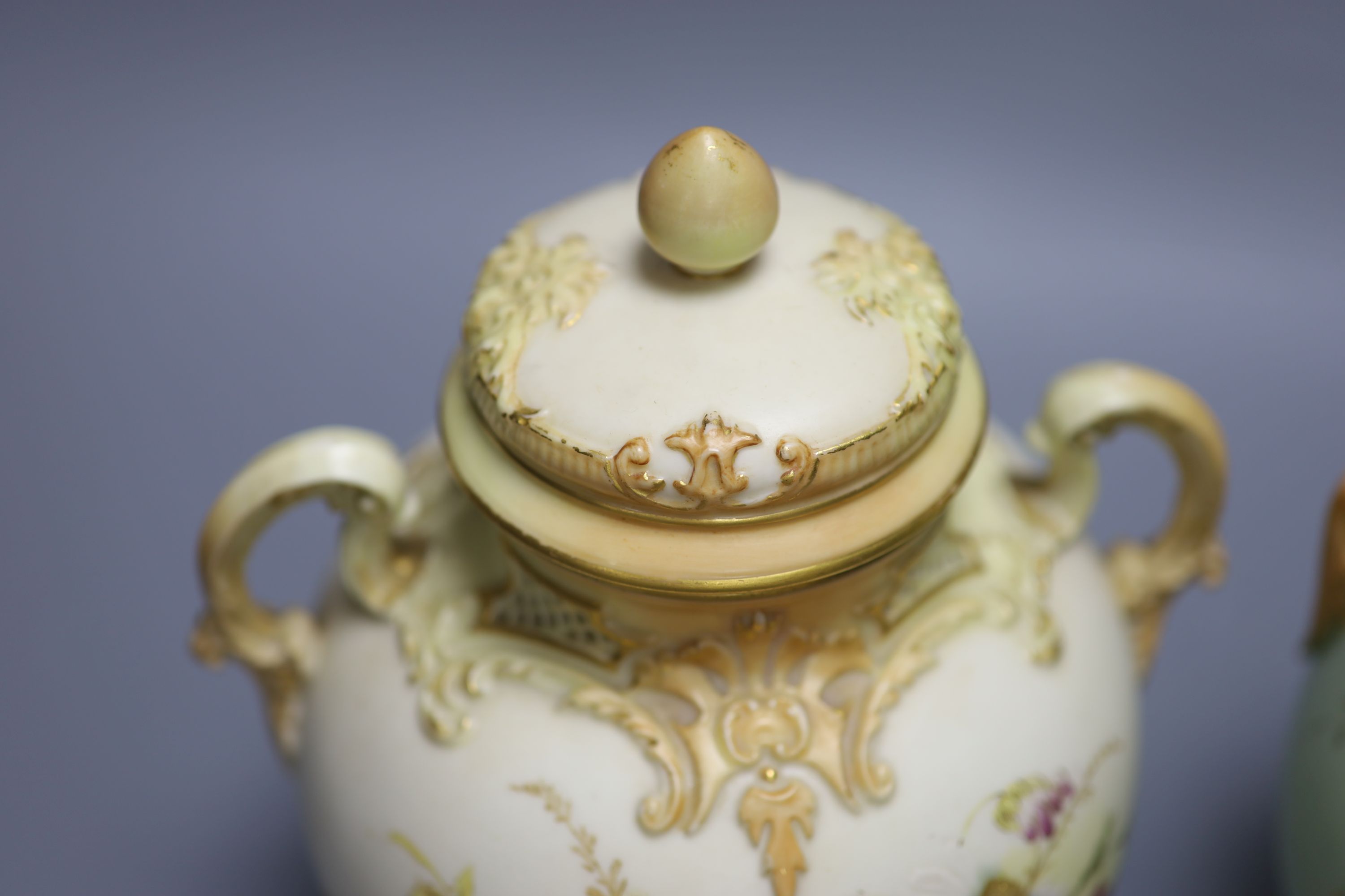 A Worcester blush ivory floral lidded jar and a similar floral vase, late 19th century, tallest 24.5cm